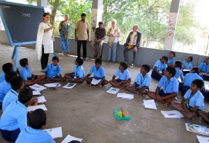 Laura teaching an Art class in Tamil Nadu